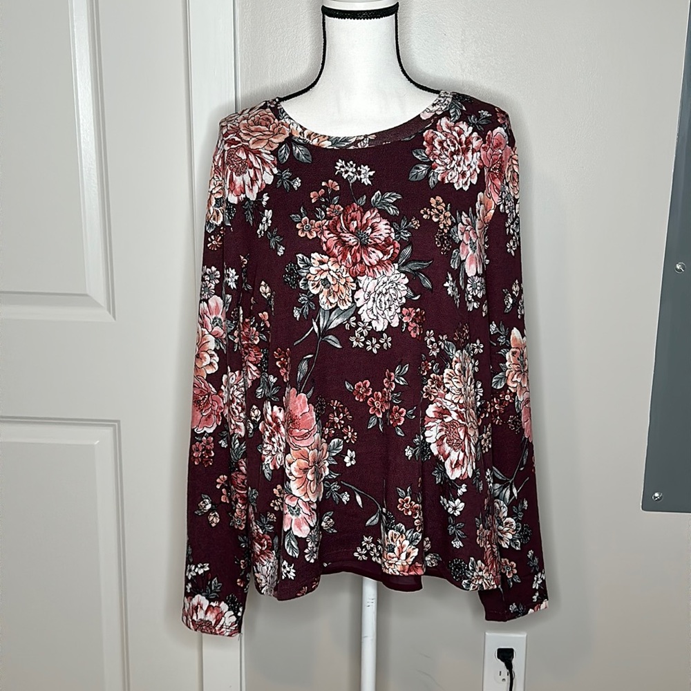 Bobeau Floral Sweater swing top with sheer lining